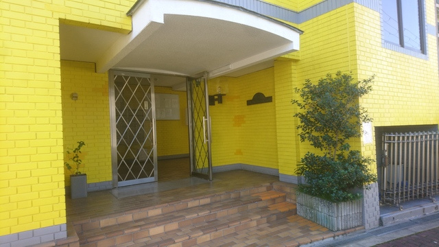 【エントランス】 | 明るいエントランスです。