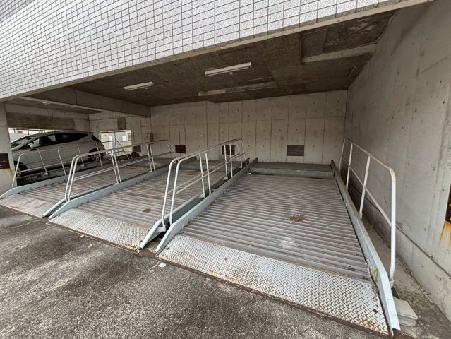 ピアイースト姫路白浜の駐車場