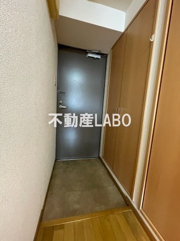 エル・セレーノ九条の玄関
