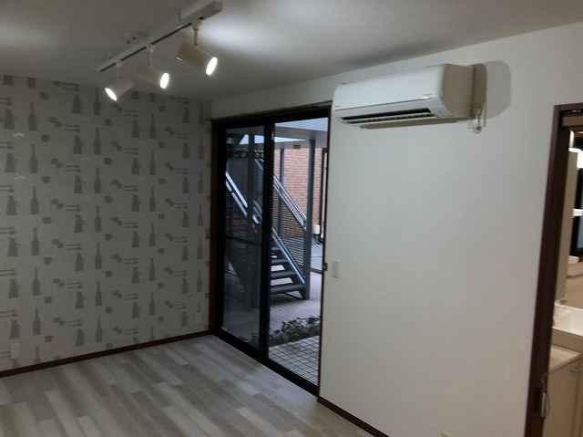 さいたま市中央区上落合２丁目のアパートの居間・リビング|こちらのリビングで趣味の時間をお楽しみください