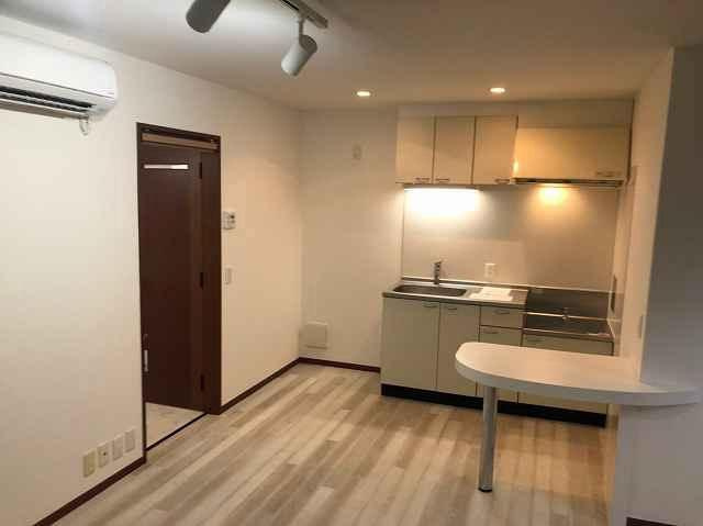 さいたま市中央区上落合２丁目のアパートのキッチン|コンパクトなキッチンで掃除もラクラク