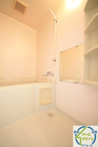 ファジーアドザックスC棟の浴室|※類似部屋