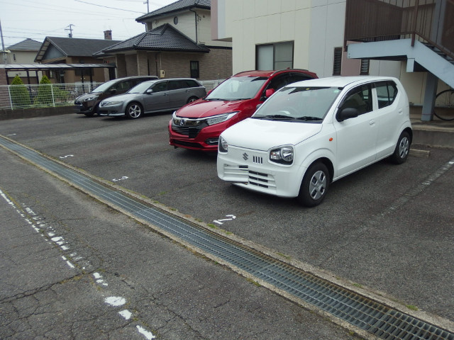 ハイビレッヂ江口の駐車場