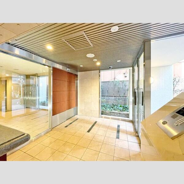 S-FORT新大阪ravirのロビー