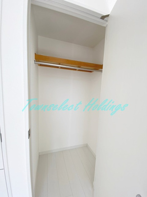 【収納】 | ラフィール汐入 | ポール、収納棚付きで使い勝手の良いクローゼット♪