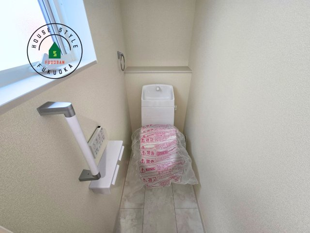 粕屋郡篠栗町田中4丁目第3-1棟（1号棟）の内観：施工例|温水洗浄便座を完備しております。2ヶ所にトイレがあるのは朝の慌ただしい時間も安心です。