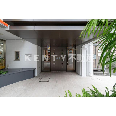 【エントランス】 | ＯＮＥ　ＲＯＯＦ　ＦＬＡＴ　ＴＯＧＯＳＨＩ | 落ち着いたエントランスです