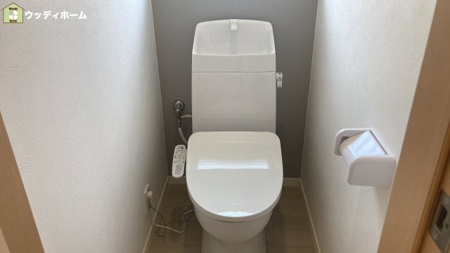 越谷市弥十郎　中古一戸建てのトイレ