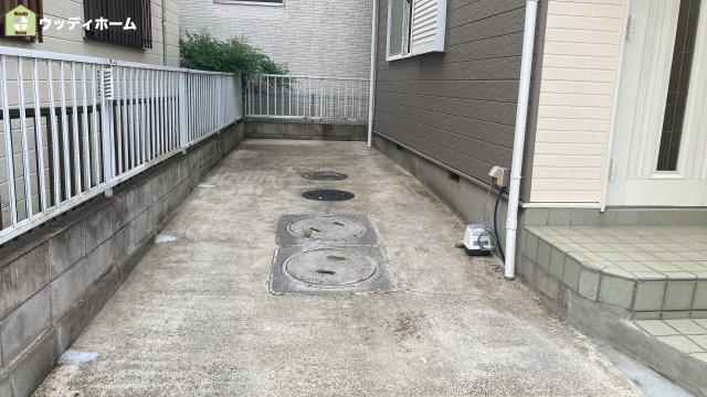 越谷市弥十郎　中古一戸建ての駐車場