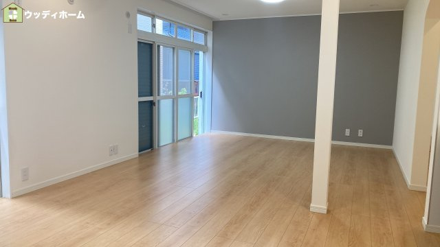 越谷市弥十郎　中古一戸建ての居間・リビング