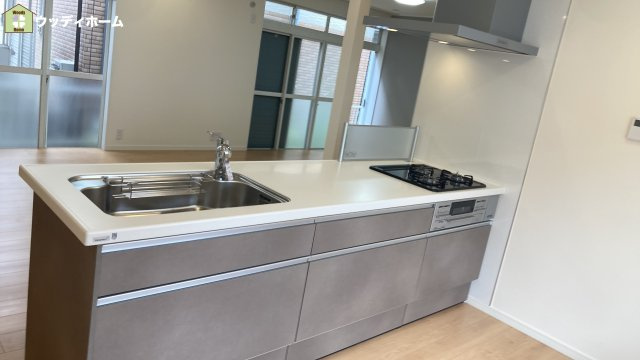 越谷市弥十郎　中古一戸建てのキッチン