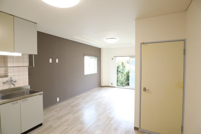 ハイツ白樫の森の居間・リビング