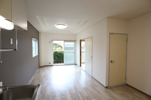 ハイツ白樫の森の居間・リビング