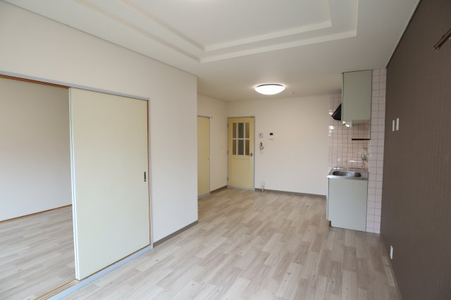 ハイツ白樫の森の居間・リビング