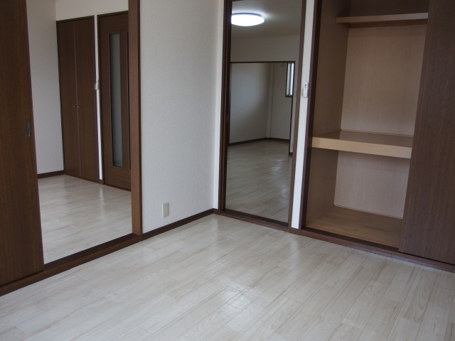光ハイムの洋室