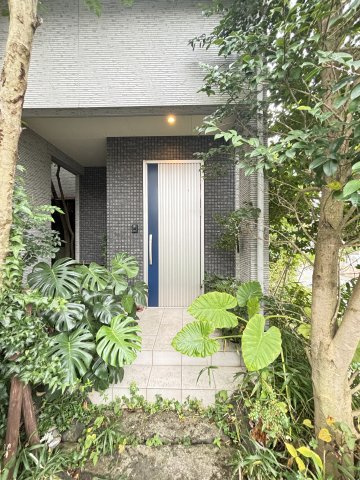 【庭】 | 阿蘇郡西原村布田 | ☆緑に囲まれた玄関ドアも素敵です☆