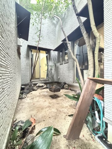 【庭】 | 阿蘇郡西原村布田 | ☆採光もたっぷりとれる中庭☆家族のくつろぎの場にもなりますね☆