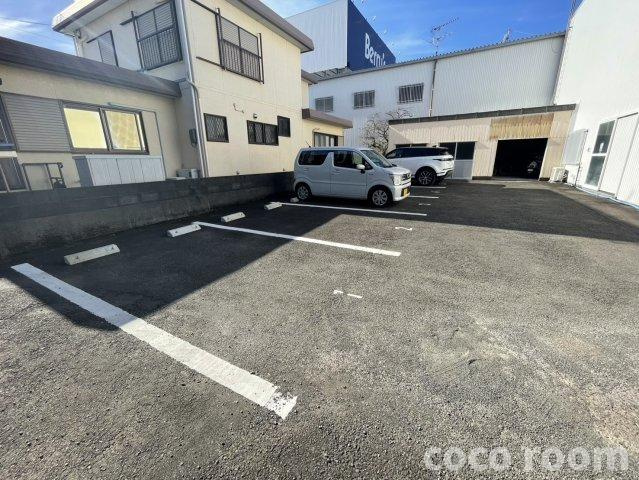 宮本荘の駐車場