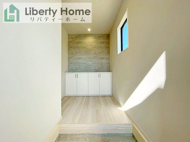 つくば市高野3期　新築戸建　2号棟の玄関