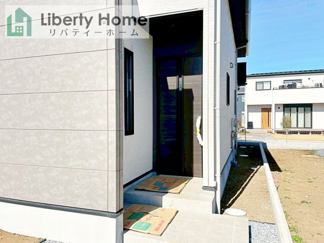 つくば市高野3期　新築戸建　2号棟のエントランス