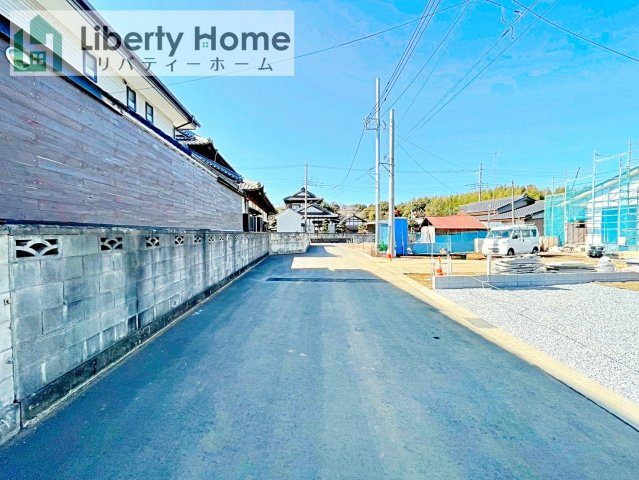 つくば市高野3期　新築戸建　2号棟の前面道路含む現地写真