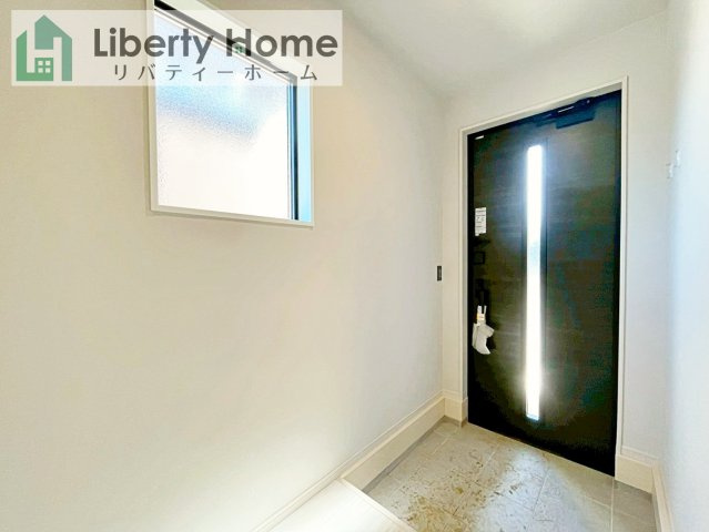 つくば市高野3期　新築戸建　2号棟の玄関