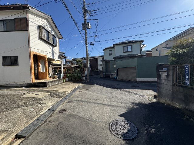 柏市藤心１丁目新築戸建（藤心13期）の前面道路含む現地写真|南側前面道路・幅員約4.9ｍ