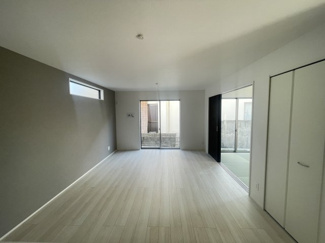 【居間・リビング】 | うるま市豊原2期（全3棟）2号棟 | 2号棟　LDK16.5帖♪リビング収納付き♪