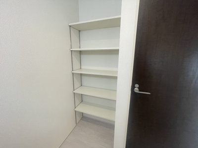 【収納】 | うるま市豊原2期（全3棟）2号棟 | 2号棟　可動棚収納付き♪