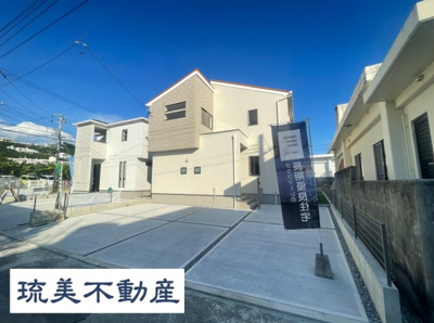 【外観】 | うるま市豊原2期（全3棟）2号棟 | 2号棟　並列駐車2台可♪