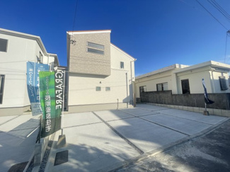 【外観】 | うるま市豊原2期（全3棟）2号棟 | 2号棟　並列駐車2台可♪