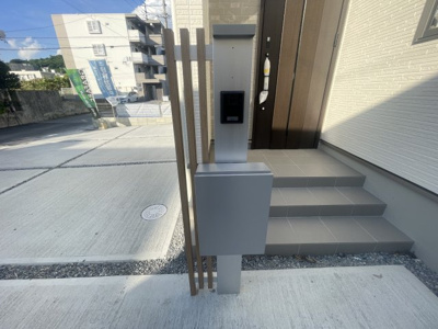 【設備】 | うるま市豊原2期（全3棟）2号棟 | 2号棟　オシャレなインターフォン♪