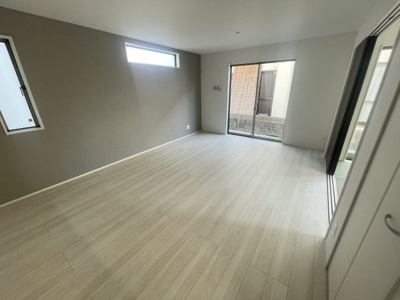 【居間・リビング】 | うるま市豊原2期（全3棟）2号棟 | 2号棟　LDK16.5帖♪リビング収納付き♪