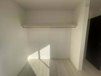 【収納】 | うるま市豊原2期（全3棟）2号棟 | 2号棟　洋室6.93帖＋CL付き♪