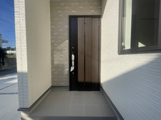 【玄関】 | うるま市豊原2期（全3棟）2号棟 | 2号棟　スマートキー付き♪