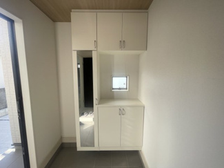 【玄関】 | うるま市豊原2期（全3棟）2号棟 | 2号棟　十分な収納付き玄関♪