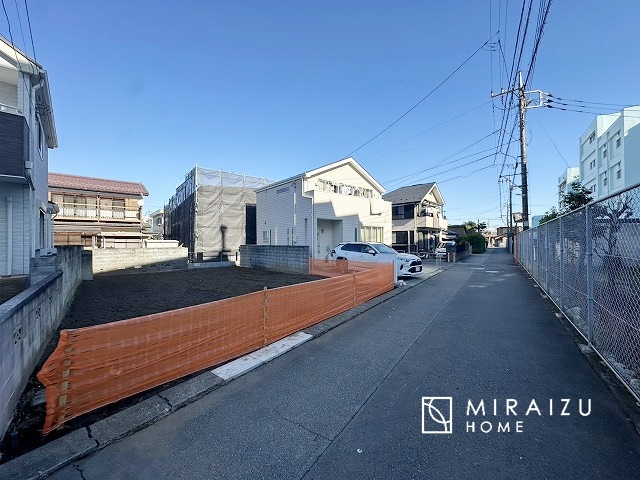 【前面道路含む現地写真】 | 陽の光をたっぷりと浴びながら気持ち良く生活が出来ます。夢のマイホーム、夢ではなく実現出来ます！見学・ご相談等、お気軽にご連絡下さい。