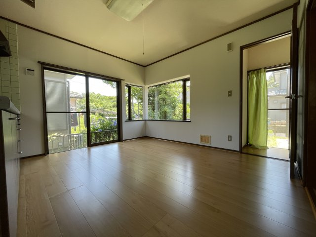 東金市大沼田中古戸建の居間・リビング