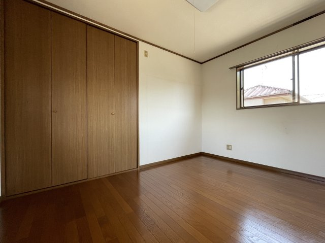 東金市大沼田中古戸建の洋室