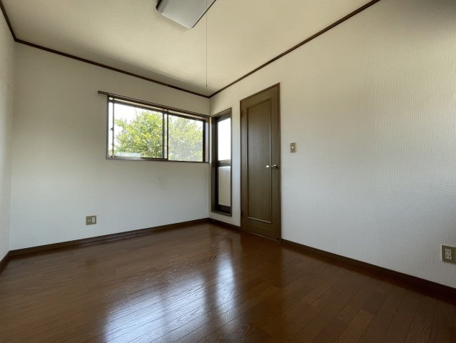 東金市大沼田中古戸建の洋室