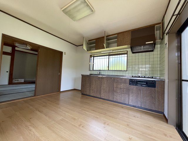 東金市大沼田中古戸建の居間・リビング