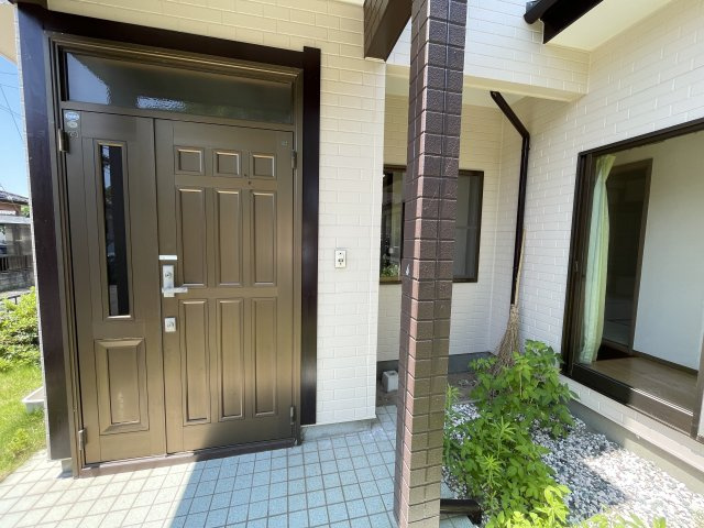 東金市大沼田中古戸建の玄関