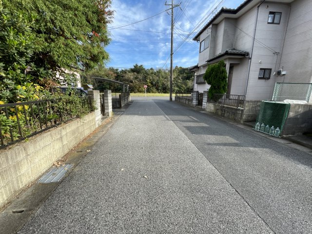 東金市大沼田中古戸建の前面道路含む現地写真