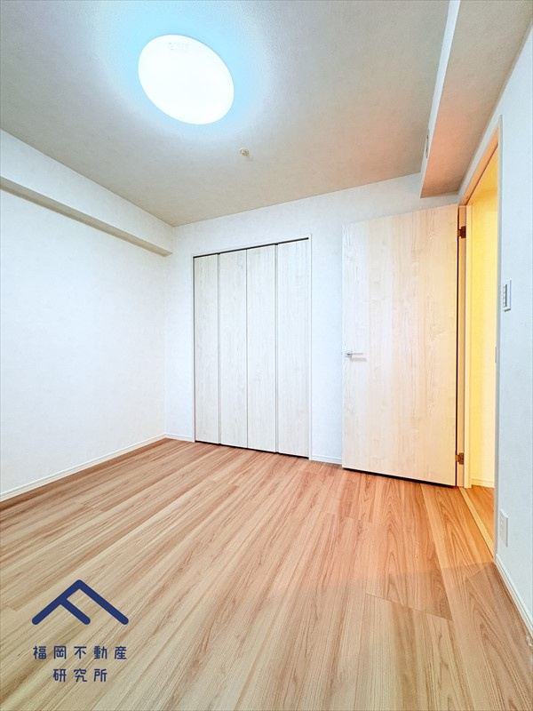 コアマンション桜坂プレジオ弐番館の洋室