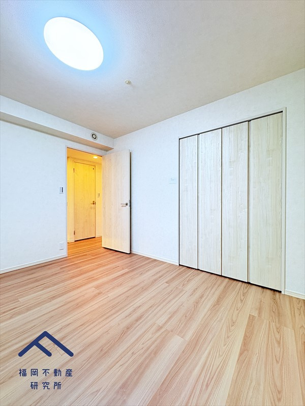 コアマンション桜坂プレジオ弐番館の洋室