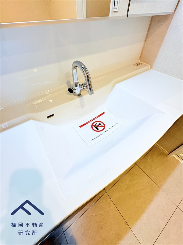 コアマンション桜坂プレジオ弐番館の独立洗面台