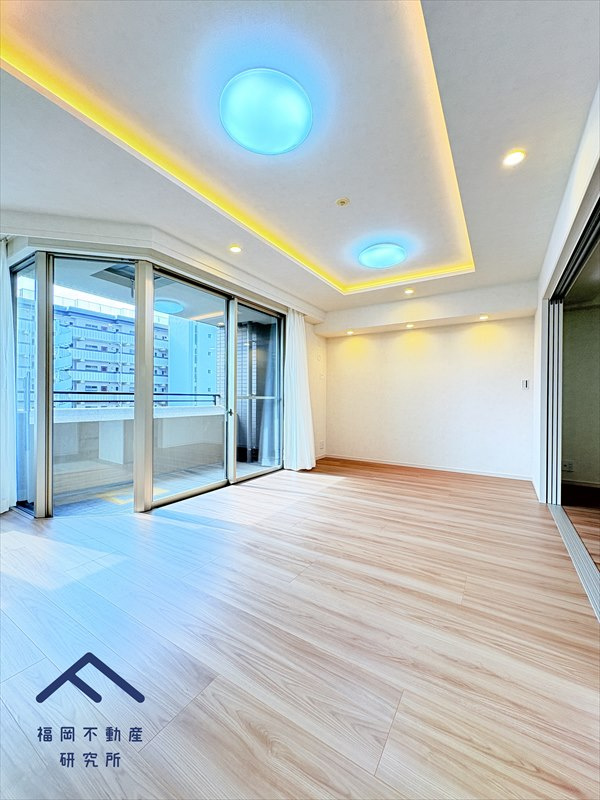 コアマンション桜坂プレジオ弐番館の洋室