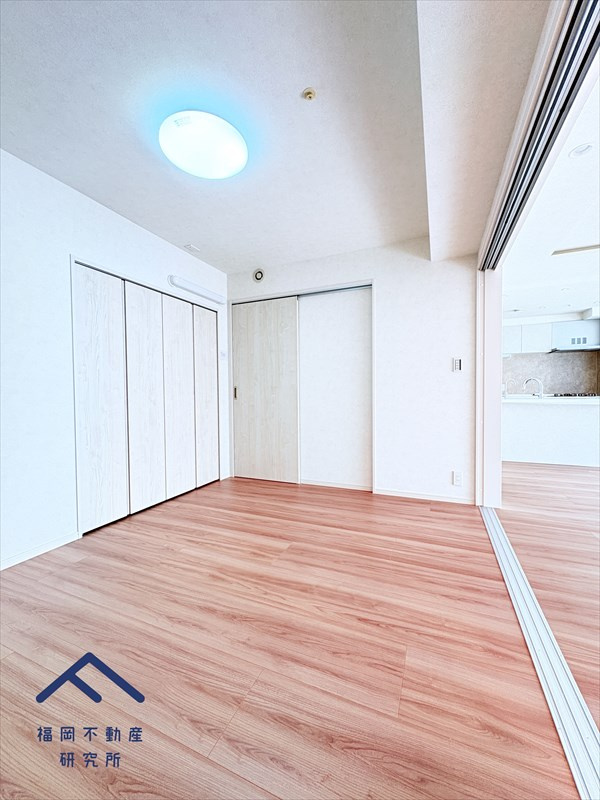 コアマンション桜坂プレジオ弐番館の洋室