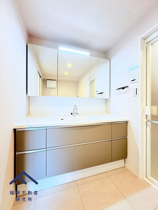 コアマンション桜坂プレジオ弐番館の独立洗面台