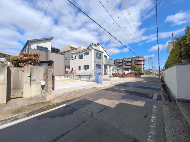 ブルーミングガーデン小幡南2丁目の前面道路含む現地写真